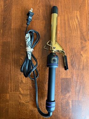 Gold and Black Ceramic Curling Iron - Professional Styling Wand